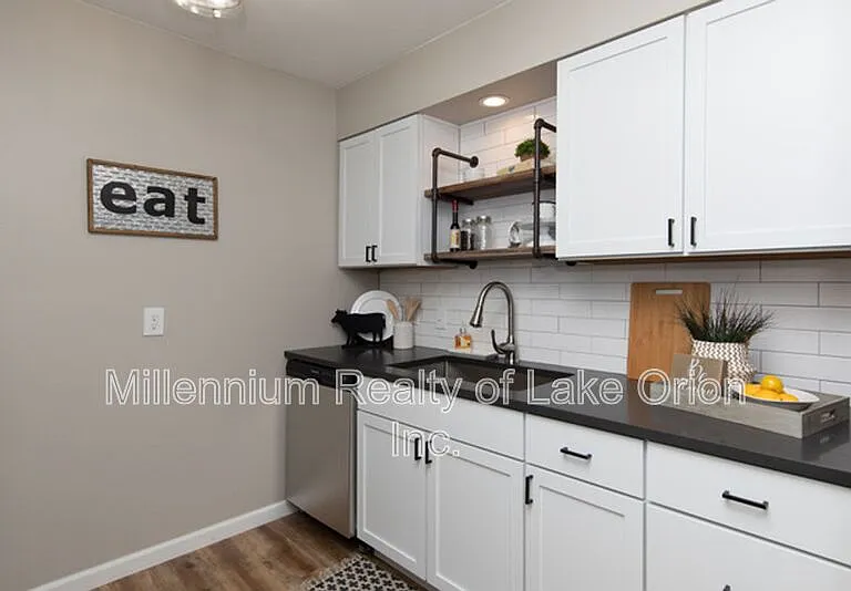 9941 Dixie Hwy #4 — Photo 8
