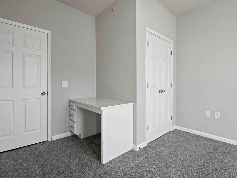 Lake Clearwater Apartments — Photo 51