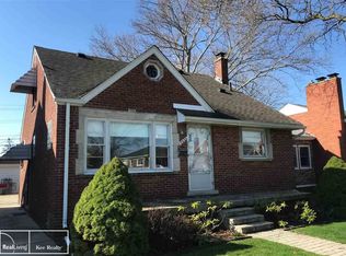 7348 Helen St, Center Line, MI 48015