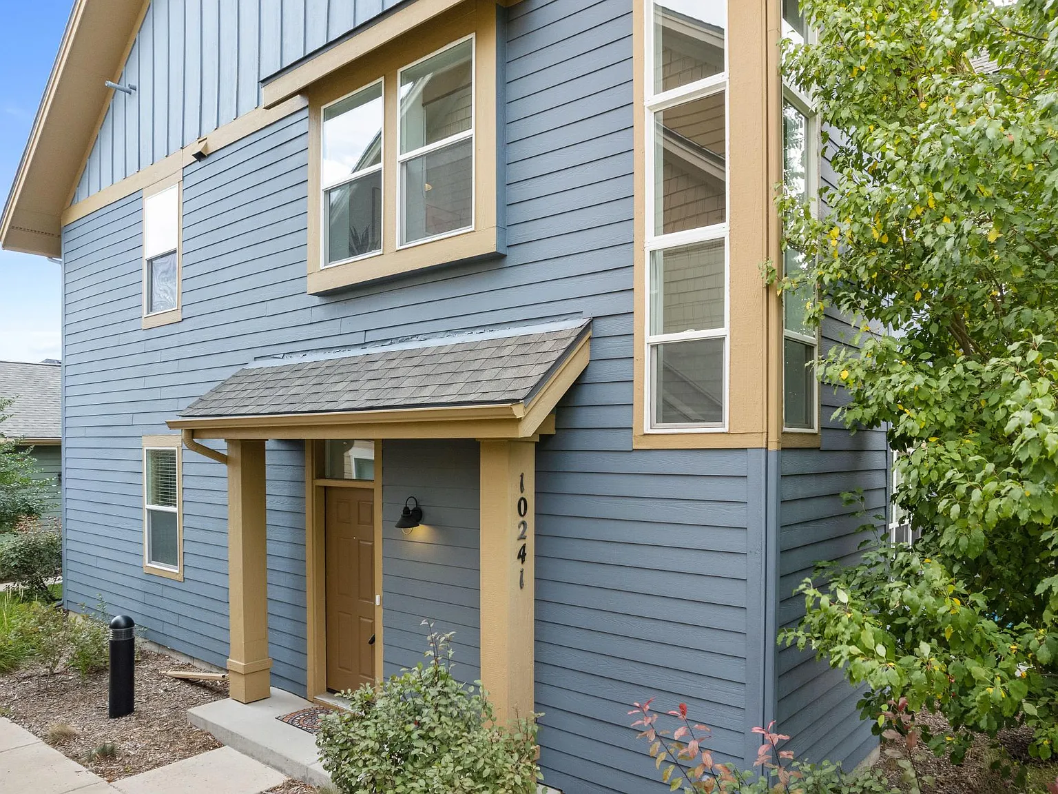 2 bed, 1179 sqft, $3,400 — Photo 2