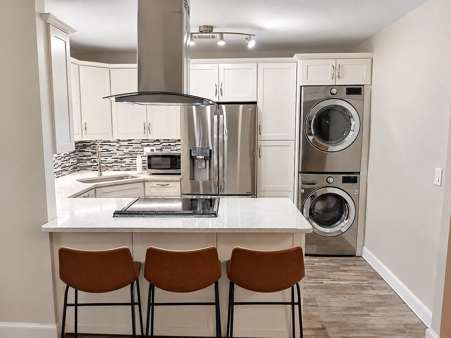 2 bed, 1100 sqft, $2,200 — Photo 2