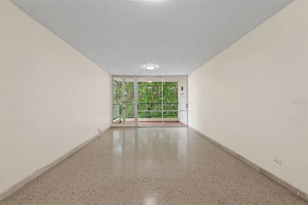 3 bed, 2.0 bath, 1060 sqft, $1,800 — Photo 3