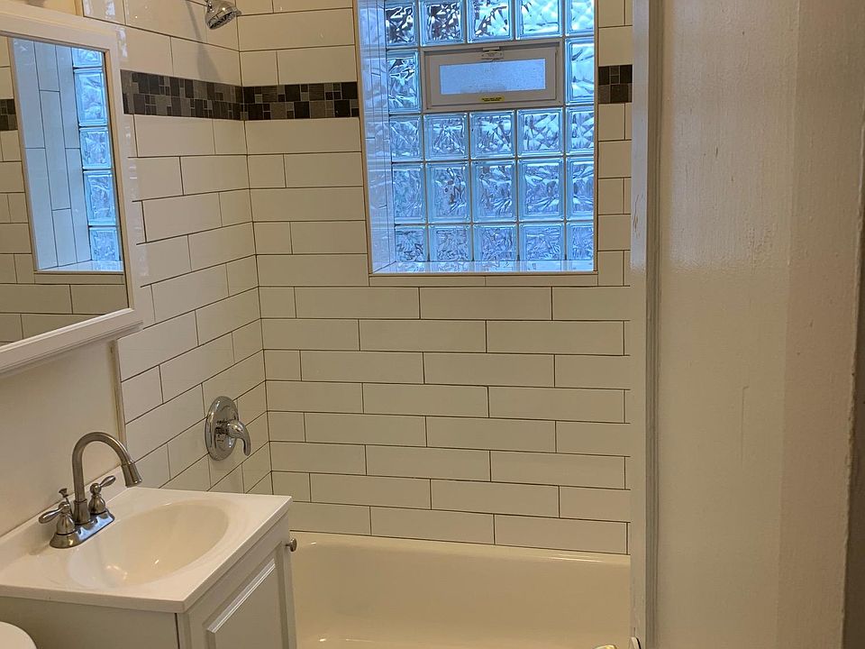 1st image of 2110 N Saint Louis Ave #3