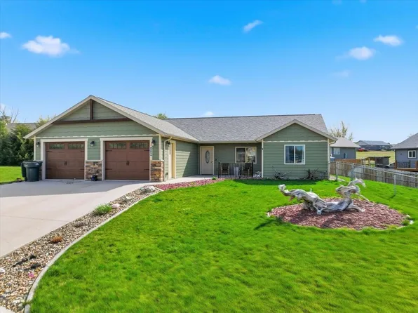 2120 Sierra Dr, Belle Fourche, SD 57717