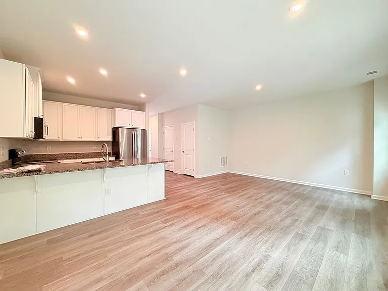 137 Capeside Ct — Photo 5