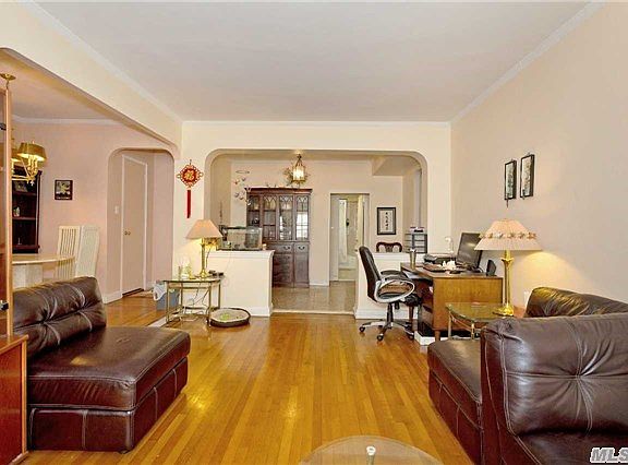 4th image of 69-11 Yellowstoen Blvd #B27