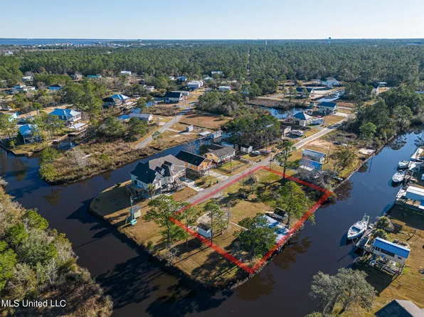 Shark St, Bay Saint Louis, MS 39520