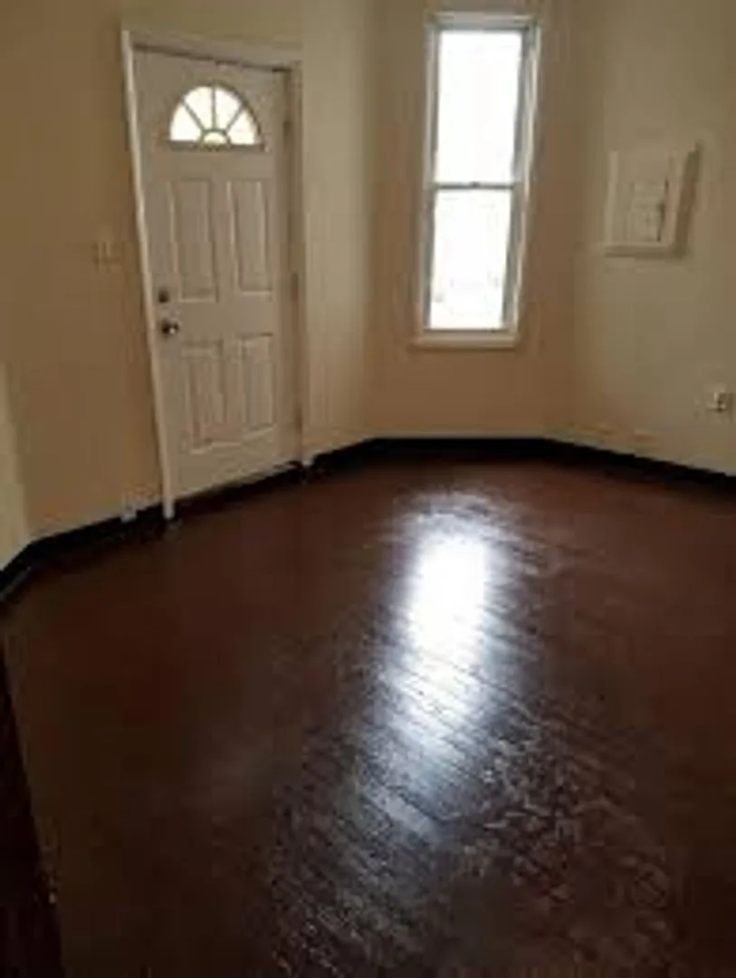 409 Forest Avenue — Photo 2