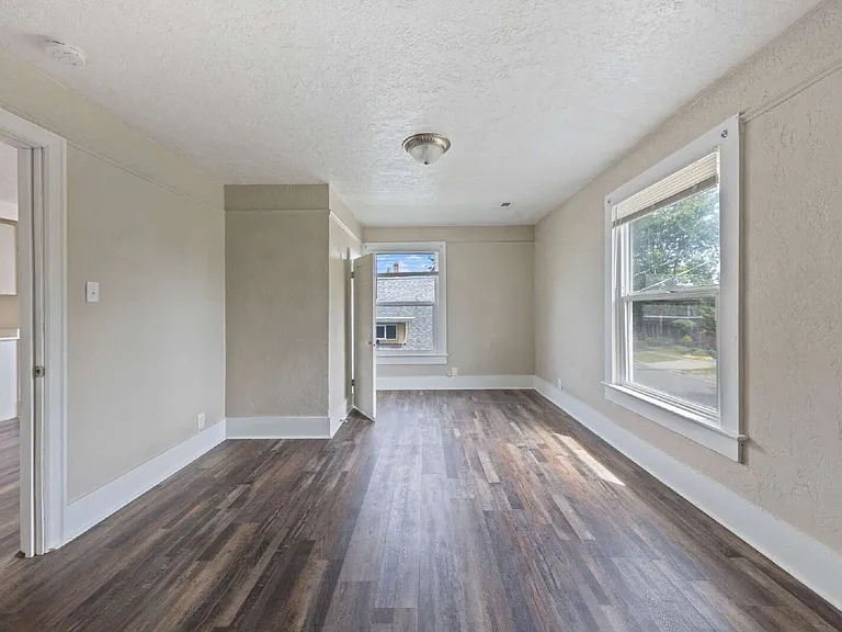 421 S College St #4 — Photo 18