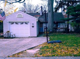 320 Kenilworth Rd, Bay Village, OH 44140