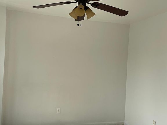 2nd image of 946 Castle Hill Ave Floor 1