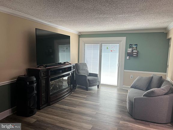 4th image of 8611 Sacramento Dr #8611
