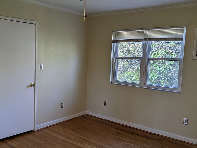 828 Argonne Ave NE #6 — Photo 4