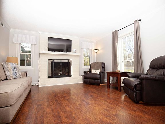 4th image of 508 Briarwick Dr