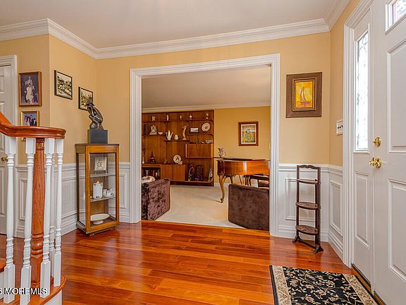 4th image of 25 Whitney Drive