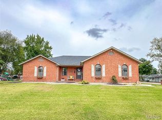 751 E 4th St, Aviston, IL 62216