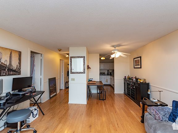 4th image of 899 S Plymouth Ct APT 1705