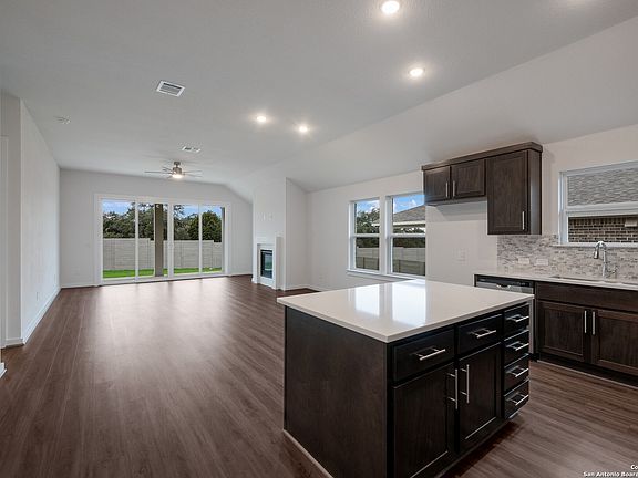 4th image of 459 Orchard Way