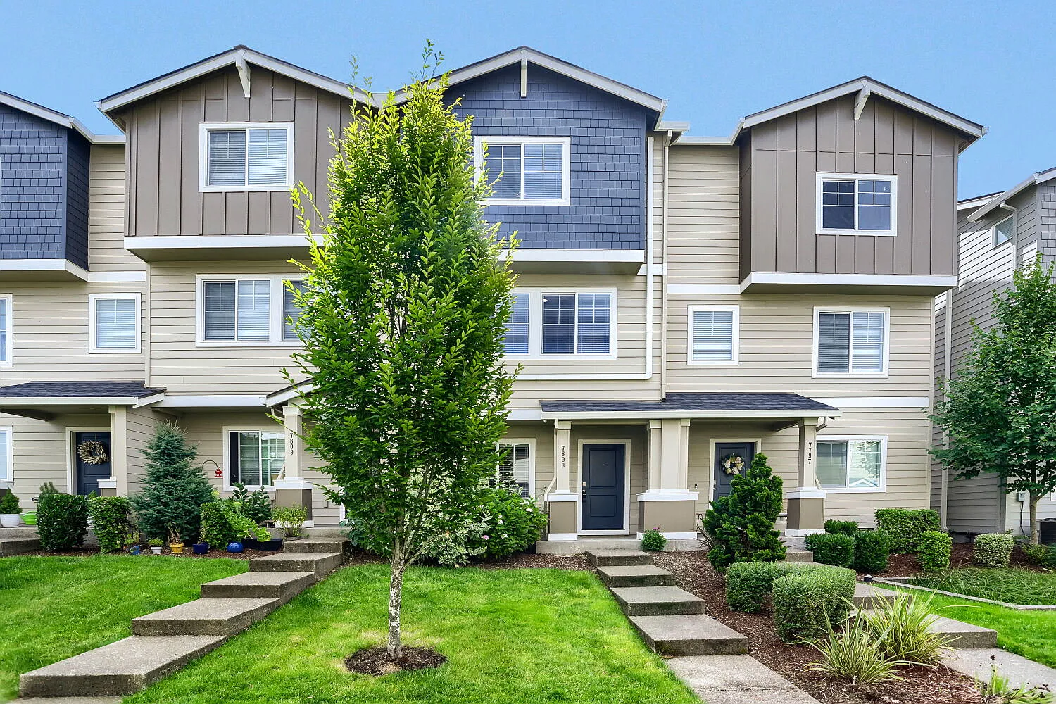 2 bed, 2.5 bath, 1496 sqft, $2,472 — Photo 1