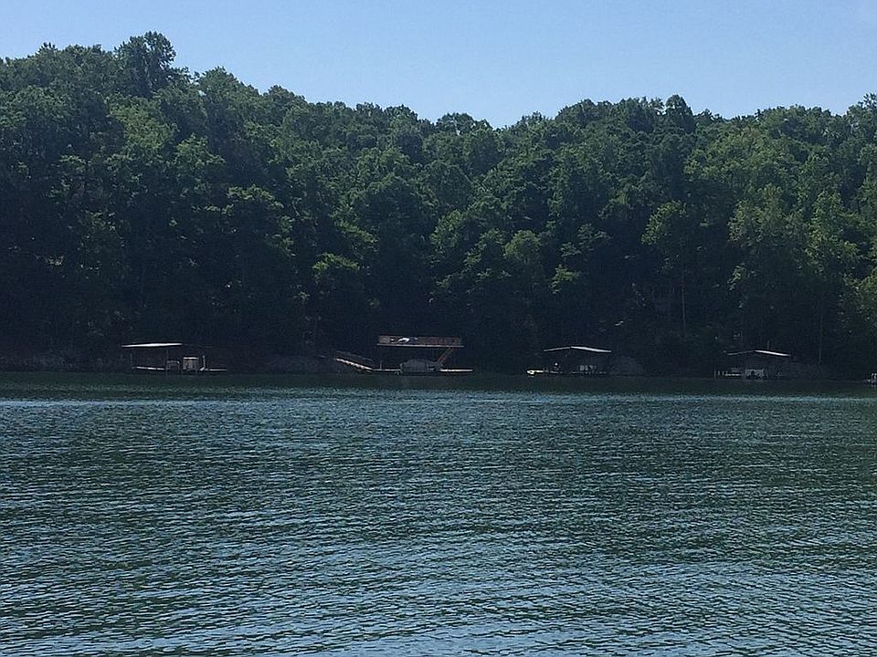 2nd image of 907 Point Rd