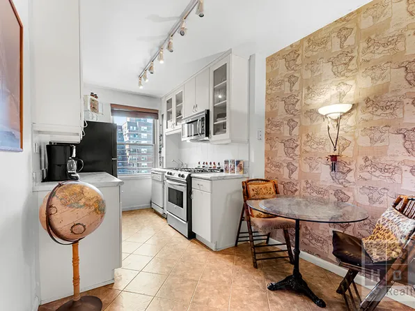 477 Fdr Drive image 4 of 18