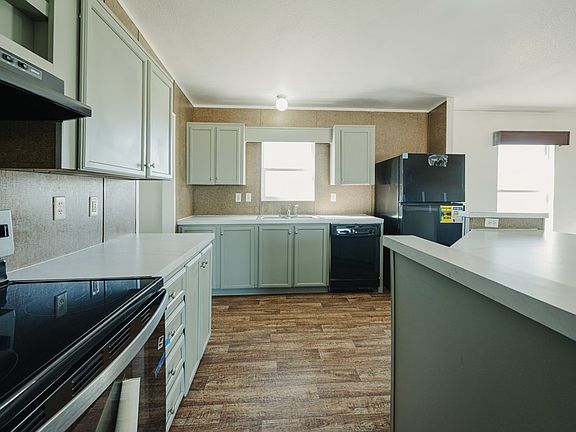 4th image of 2423 N Redondo Ave