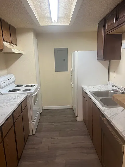 3 bed, 1177 sqft, $1,998 — Photo 1