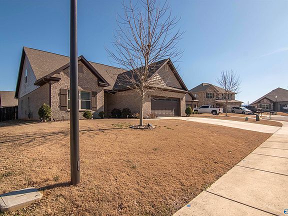 3rd image of 207 Oracle Cir