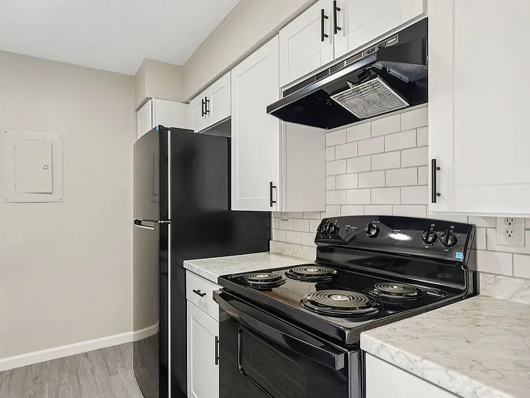 12th & Beach Apartments — Photo 48