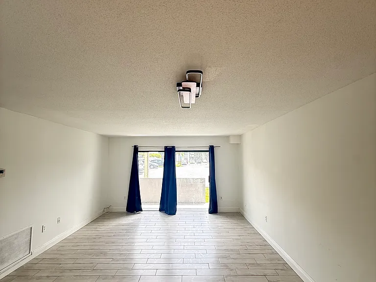 10431 N Kendall Dr #D104 — Photo 9