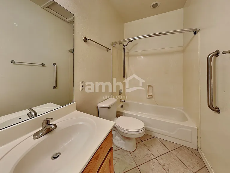 1941 E Erie St — Photo 14