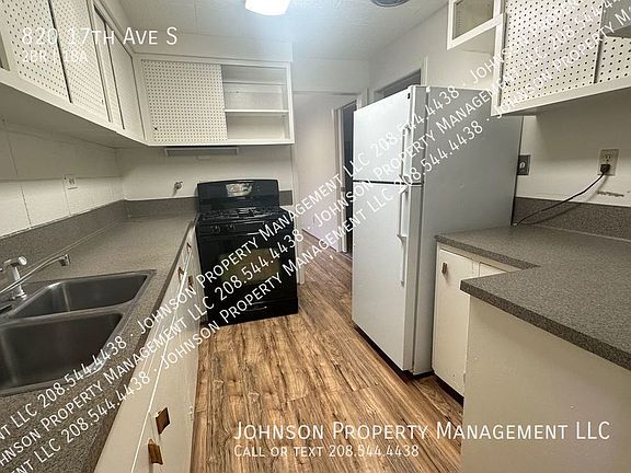 3rd image of 820 17th Ave S