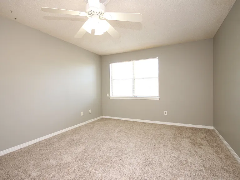416 Waycross Ave — Photo 12