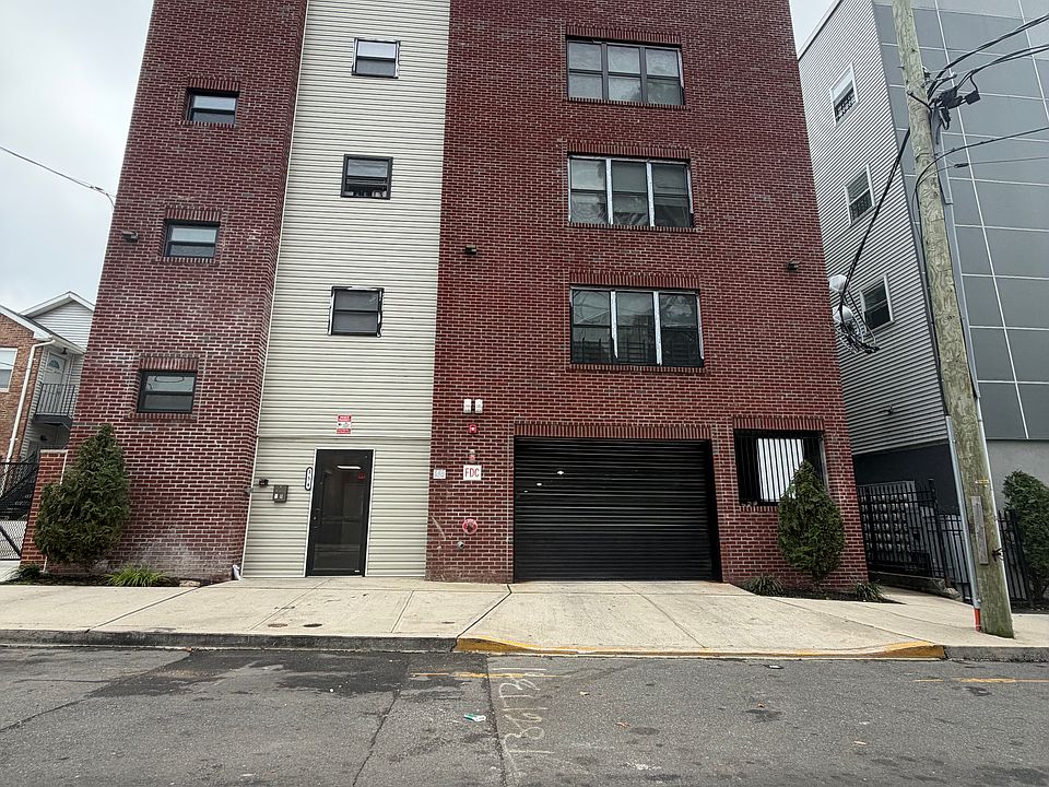 1st image of 154 Hamilton Ave #3