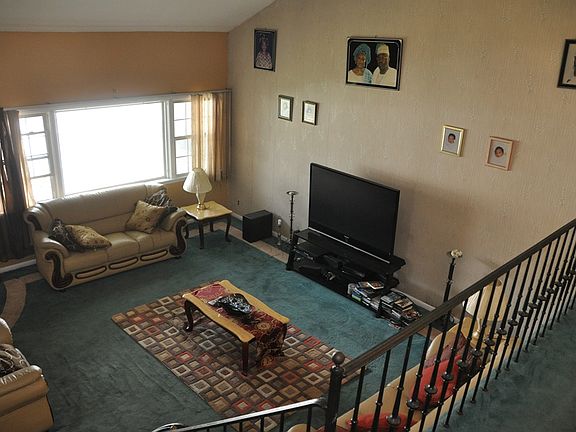 2nd image of 1546 Dunbar St