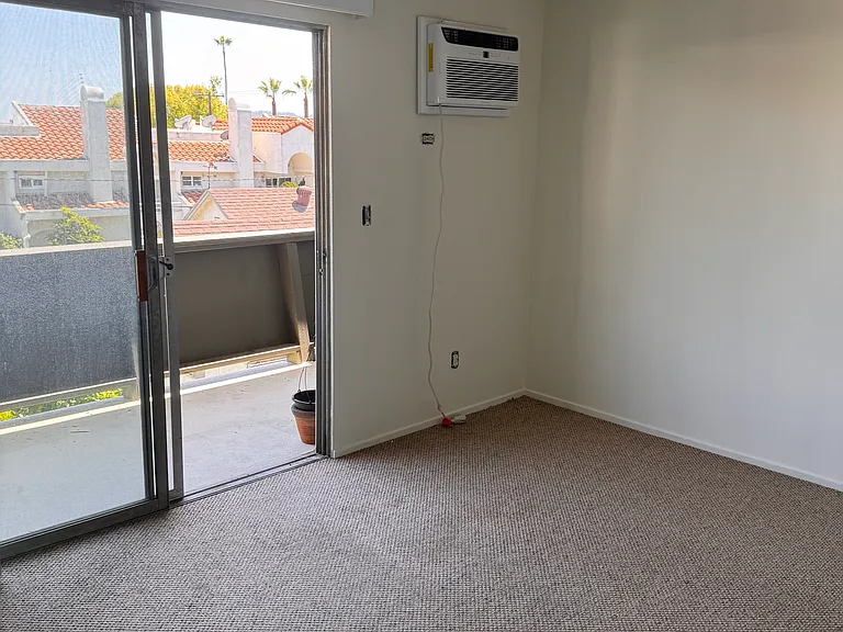 1344 N Columbus Ave #11 — Photo 5