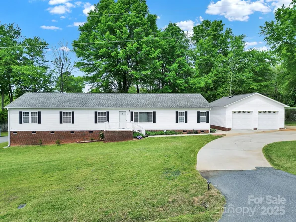 1981 Line Rd, Lancaster, SC 29720