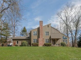 2 Deepwood Dr, Farmington, CT 06032