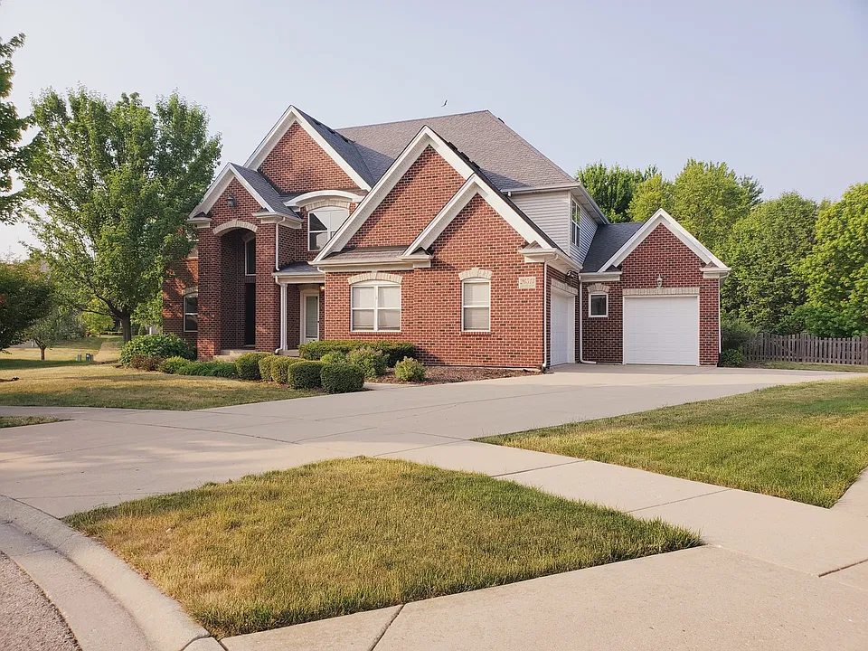 26513 Silverleaf Dr