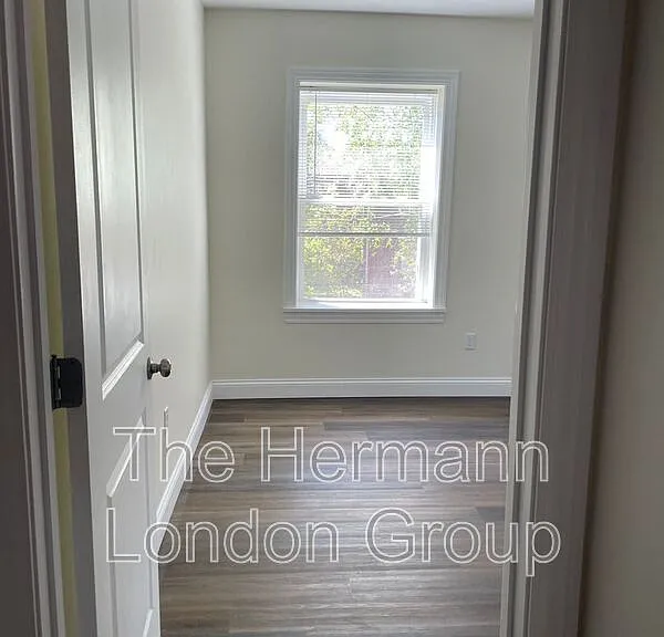 4544 Flad Ave #2W — Photo 6