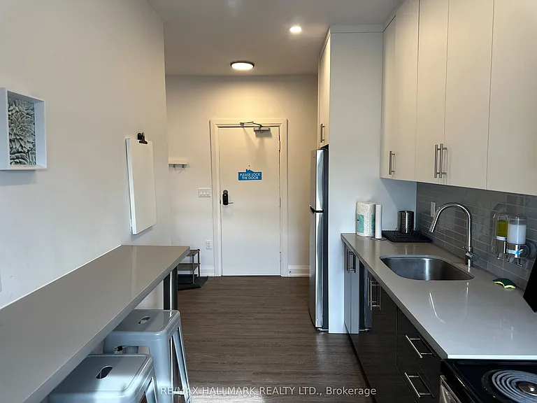 595 Saint Clair Ave W #16 — Photo 10
