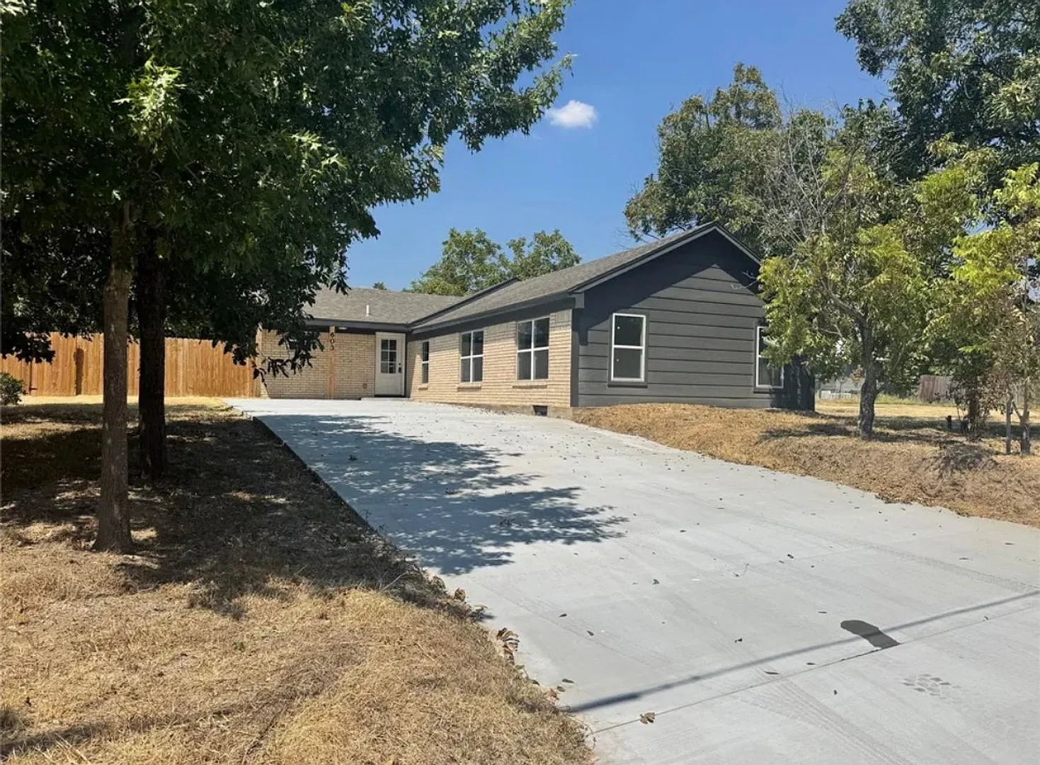 Fully Remodeled 4 Bedroom 3 Bathroom Home in Comanche, TX — Photo 1
