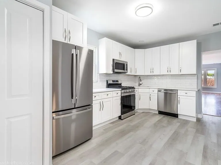 4816 N Kilpatrick Ave — Photo 4