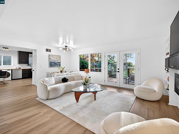 4th image of 230 Fairlawn Dr