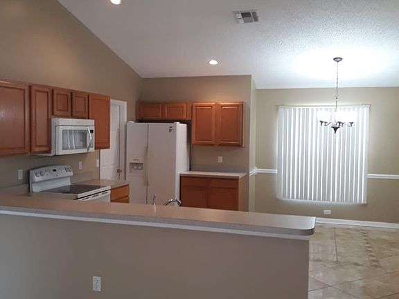 4th image of 2908 E Slater Dr