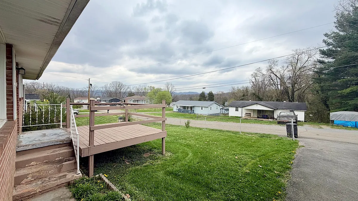 Building Photo - 209 McFarland Dr