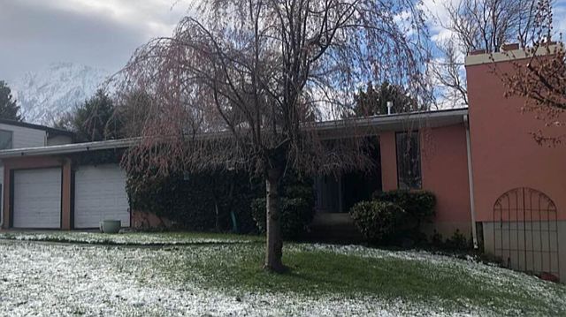 1st image of 2882 E Oakridge Dr