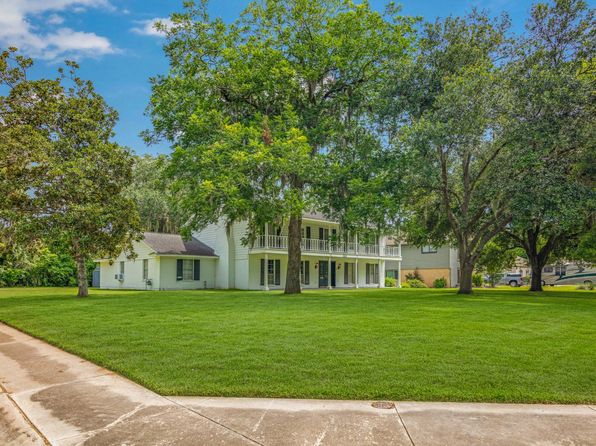 101 Redbud St, Lake Jackson, TX 77566