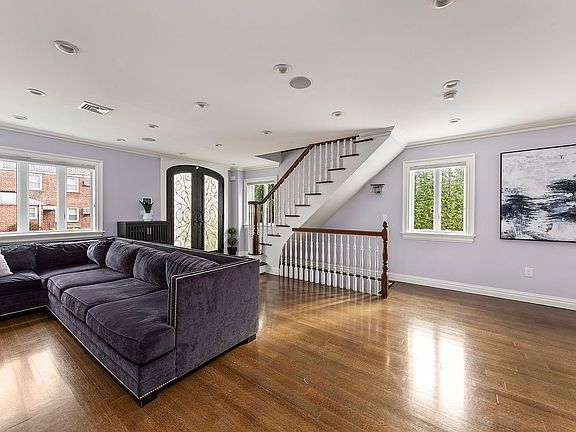 4th image of 154-96 Riverside Dr