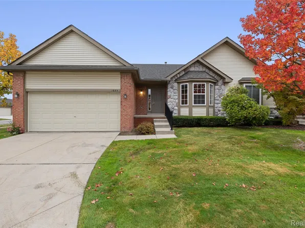 1885 Wexford Cir, Ypsilanti, MI 48198